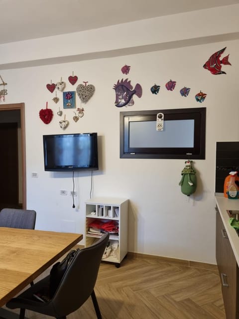 Communal lounge/ TV room, TV and multimedia, Kitchen or kitchenette, Dining area, Evening entertainment