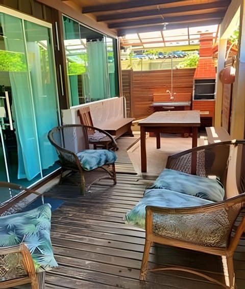 BBQ facilities, Coffee/tea facilities, Balcony/Terrace, Seating area, group of guests