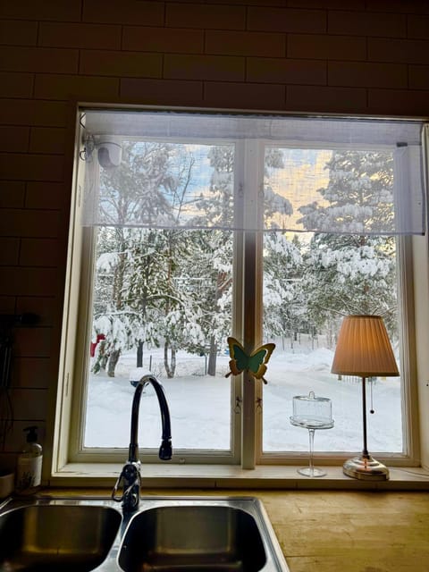 Mysigt hus på hästgård, strax utanför Kiruna House in Norrbotten County, Sweden