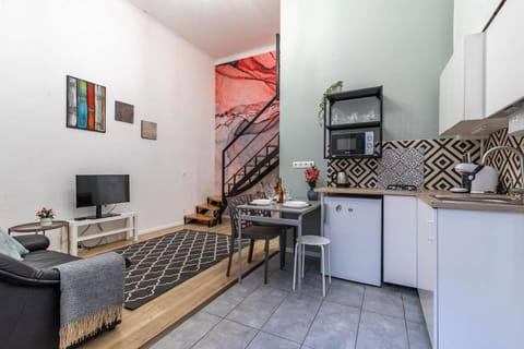 Kitchen or kitchenette, Living room