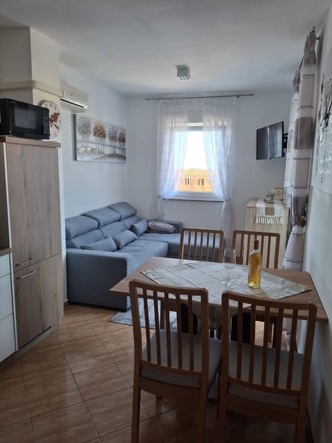 Apartment Tina Apartment in Peroj