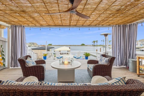 Marlin Cove Pet Friendly Waterfront Retreat House in Discovery Bay