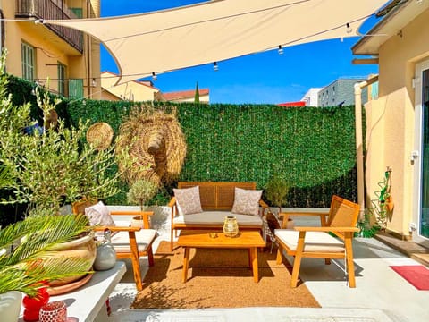 Patio, Balcony/Terrace, Seating area, Dining area, Inner courtyard view