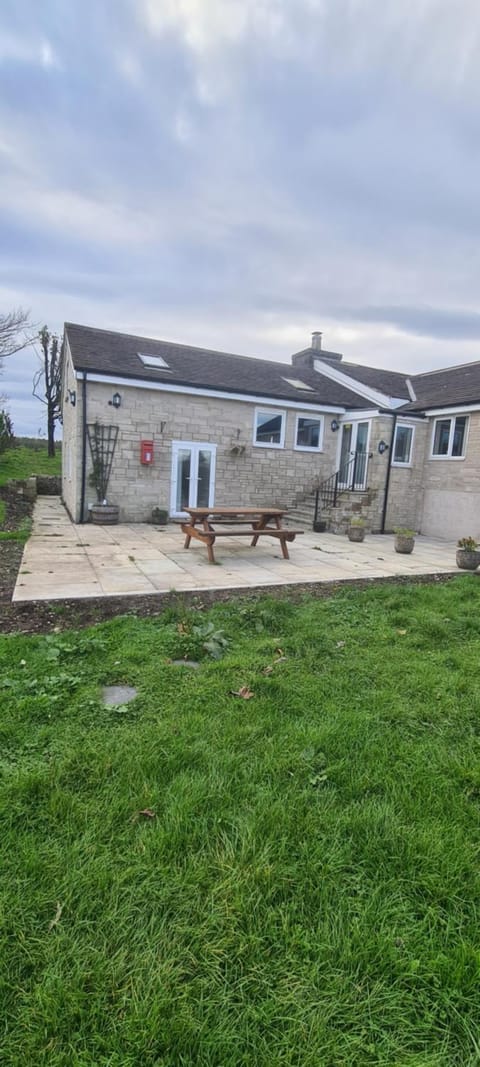 Greystones nawab unit B buxton sleep upto 5 in peak park Apartment in Monyash