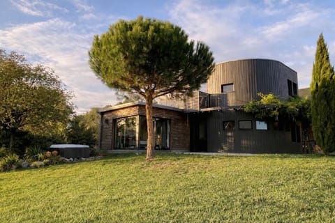 Property building, Natural landscape, Garden view
