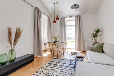 Bed, Living room, Photo of the whole room, Seating area, Dining area