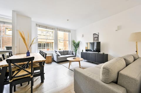 TV and multimedia, Living room, Seating area, Dining area