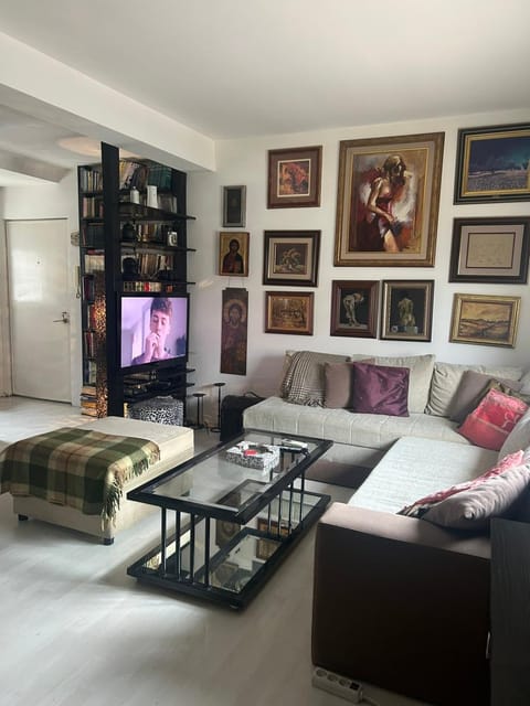 Communal lounge/ TV room, TV and multimedia, Living room, Seating area, Evening entertainment