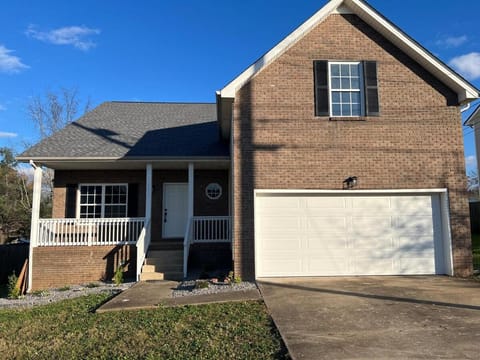 Hollywood Hideaway House in Clarksville