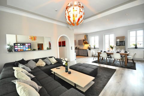 Communal lounge/ TV room, Kitchen or kitchenette, Living room