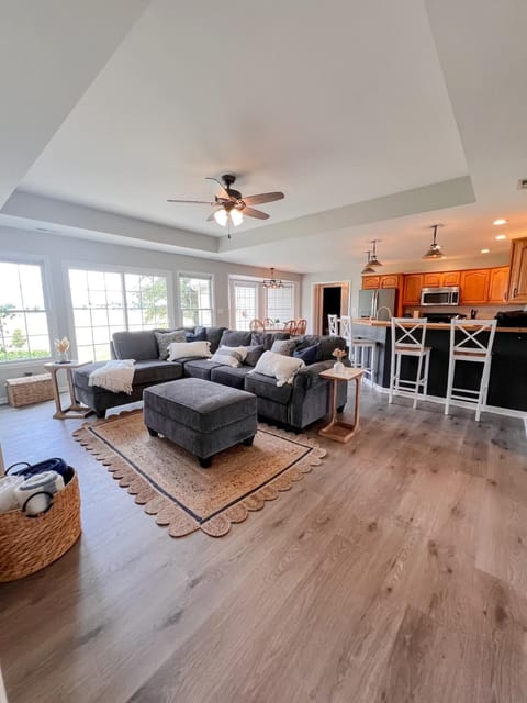 Kitchen or kitchenette, Living room, Photo of the whole room, Seating area, Dining area, fireplace