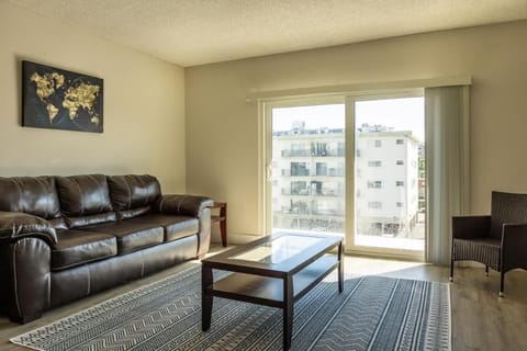 1BR with Kitchen Eastern Shores near Sunny Isles Apartment in Aventura