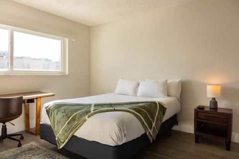 1BR with Kitchen Eastern Shores near Sunny Isles Apartment in Aventura