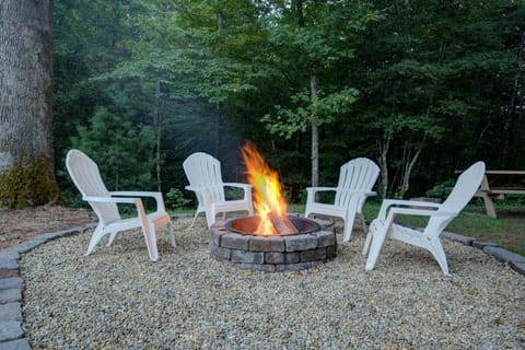Twin Oaks Cabin Cabin in Bryson City