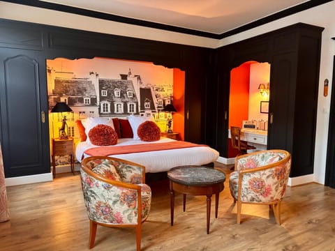 Bed, Living room, Photo of the whole room, Seating area, Bedroom, wardrobe