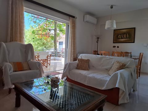 Living room, Dining area, Garden view, air conditioner