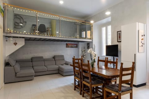 TV and multimedia, Living room, Seating area, Dining area, Evening entertainment