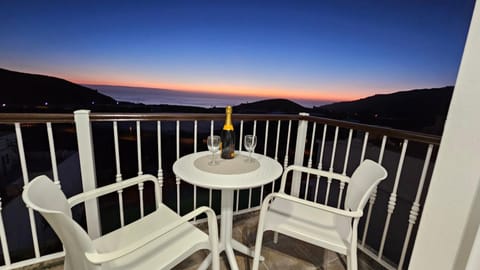 Natural landscape, View (from property/room), Balcony/Terrace, Mountain view, Sea view, Sunset