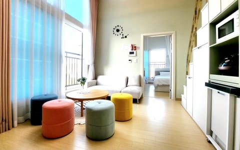 Kitchen or kitchenette, Living room, Seating area