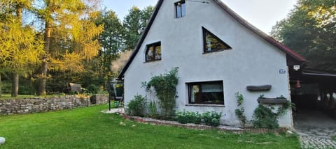 Property building, Spring, Day, Natural landscape, Garden, Garden view