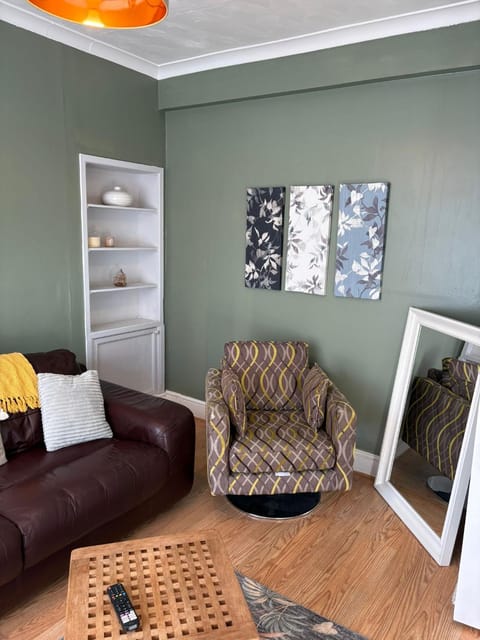 Swansea LARGE STYLISH HOUSE Apartment in Swansea