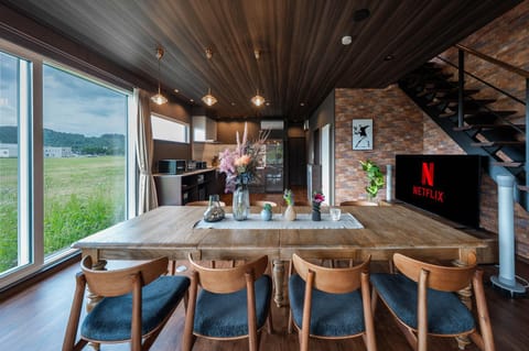 TV and multimedia, Dining area
