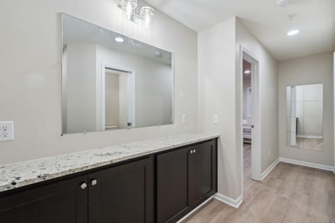 Newly Renovated 5BD 4BA Home near Downtown Apartment in Minneapolis