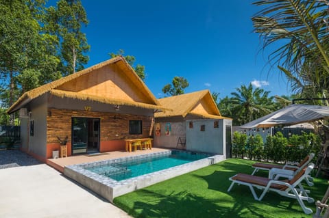 Property building, Day, Pool view, Swimming pool, sunbed
