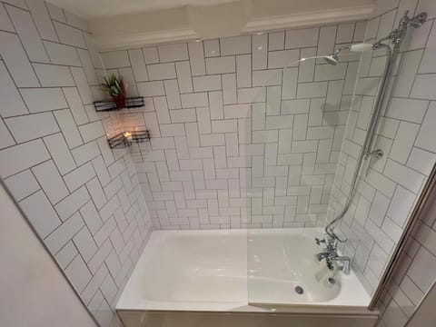 Fantastic 2BR Apt - City Centre - Sleeps 6 - Parking - 5g WiFi Apartment in Sheffield