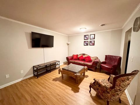 Communal lounge/ TV room, TV and multimedia, Living room, Seating area, Evening entertainment