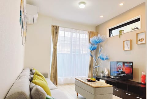 Communal lounge/ TV room, TV and multimedia, Living room, Seating area, Evening entertainment