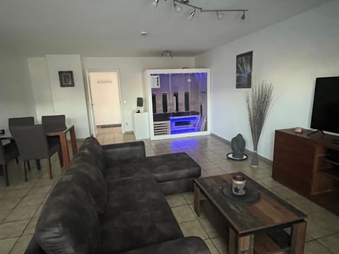 Communal lounge/ TV room, TV and multimedia, Living room, Seating area, Dining area, Evening entertainment