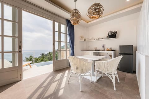 View (from property/room), Balcony/Terrace, Kitchen or kitchenette, Seating area, Dining area, Sea view