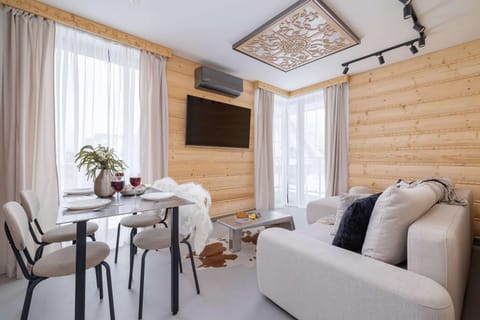 TV and multimedia, Living room, Seating area, Dining area, Evening entertainment, internet, air conditioner
