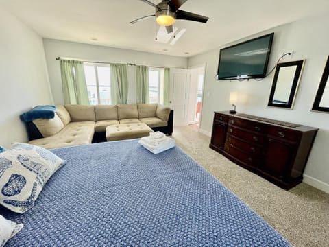 Big Waterfront House with Amazing View and Swim Deck home House in Norfolk