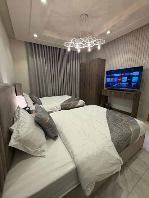 Bed, TV and multimedia, Bedroom