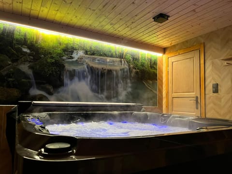 Hot Tub, Hot Tub