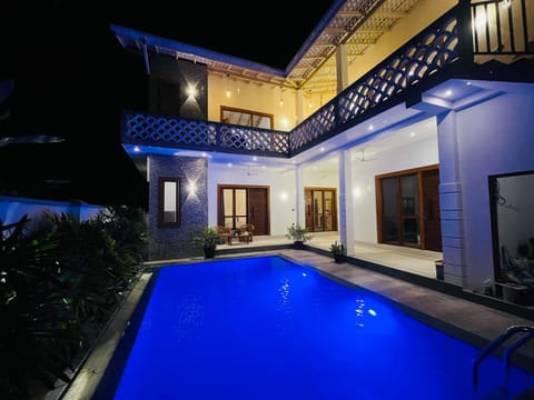 Swimming pool, Swimming pool