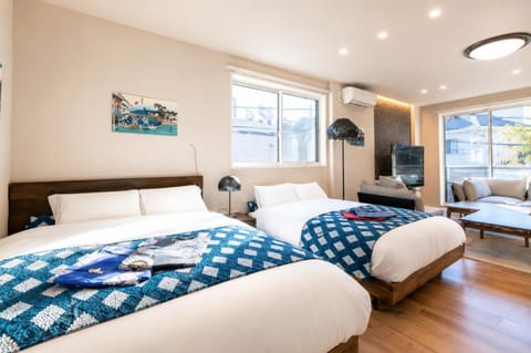 Bed, Living room