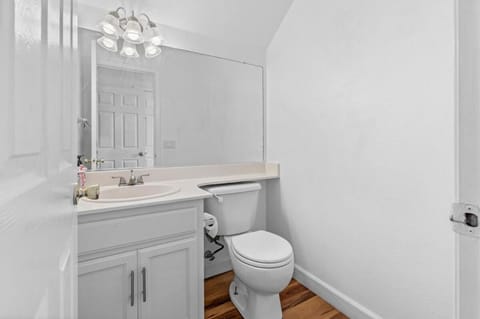 4 bedroom Home in Tracy 2 Minutes to Highway Villa in Tracy