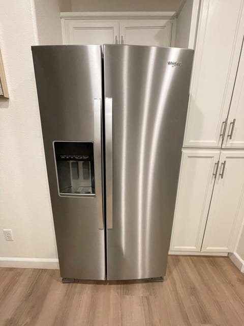 4 bedroom Home in Tracy 2 Minutes to Highway Villa in Tracy