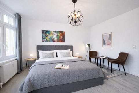 Bed, Seating area, Bedroom