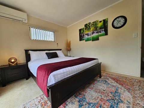 Bed, Photo of the whole room, Bedroom, air conditioner