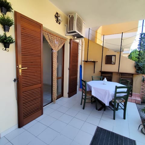 Patio, Inner courtyard view