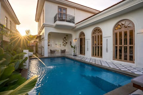 Property building, Pool view, Swimming pool