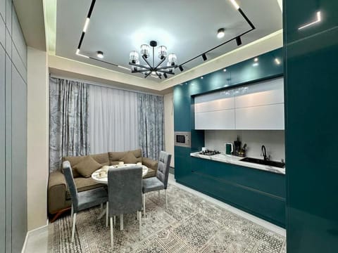 Kitchen or kitchenette, Seating area