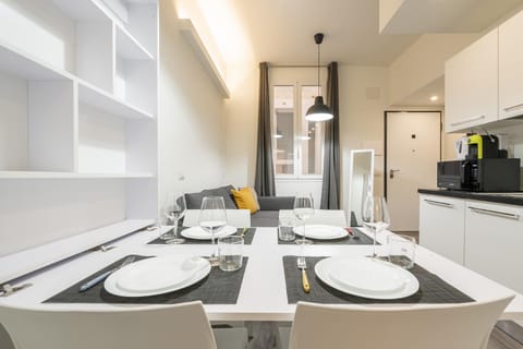 Coffee/tea facilities, Kitchen or kitchenette, Dining area
