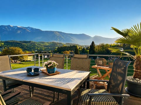 Natural landscape, Balcony/Terrace, Dining area, Mountain view