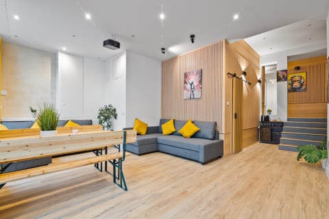 Living room, Seating area