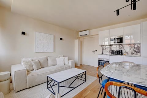 Kitchen or kitchenette, Living room, Seating area, Dining area, air conditioner